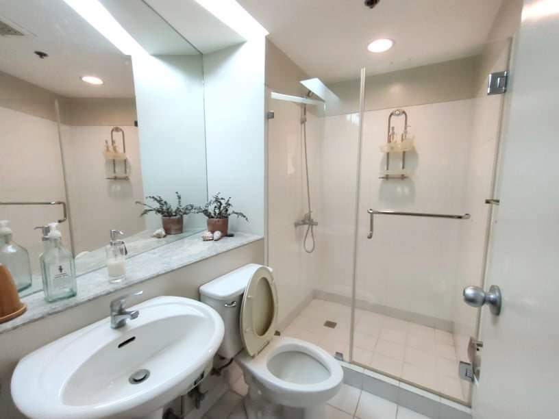 Penthouse For Rent in Legazpi Village, Metro Manila
