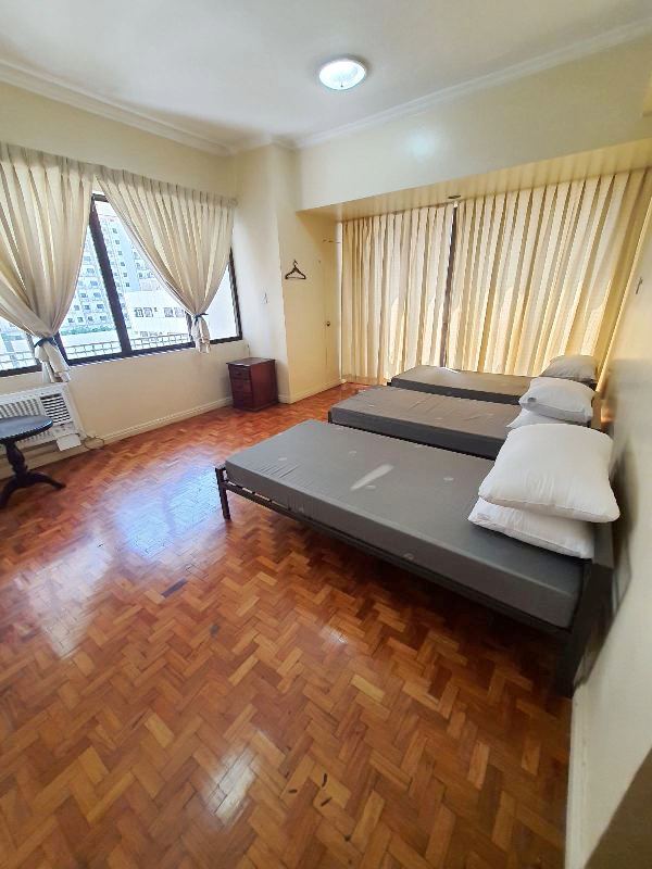 Skyland Plaza Apartment & Condo Rentals 3 BR in Makati