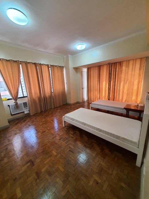 Skyland Plaza Apartment & Condo Rentals 3BR Makati City