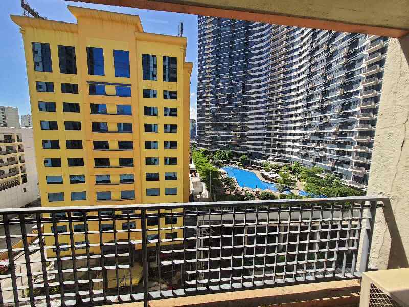 Skyland Plaza Apartment & Condo Rentals 3BR Makati City