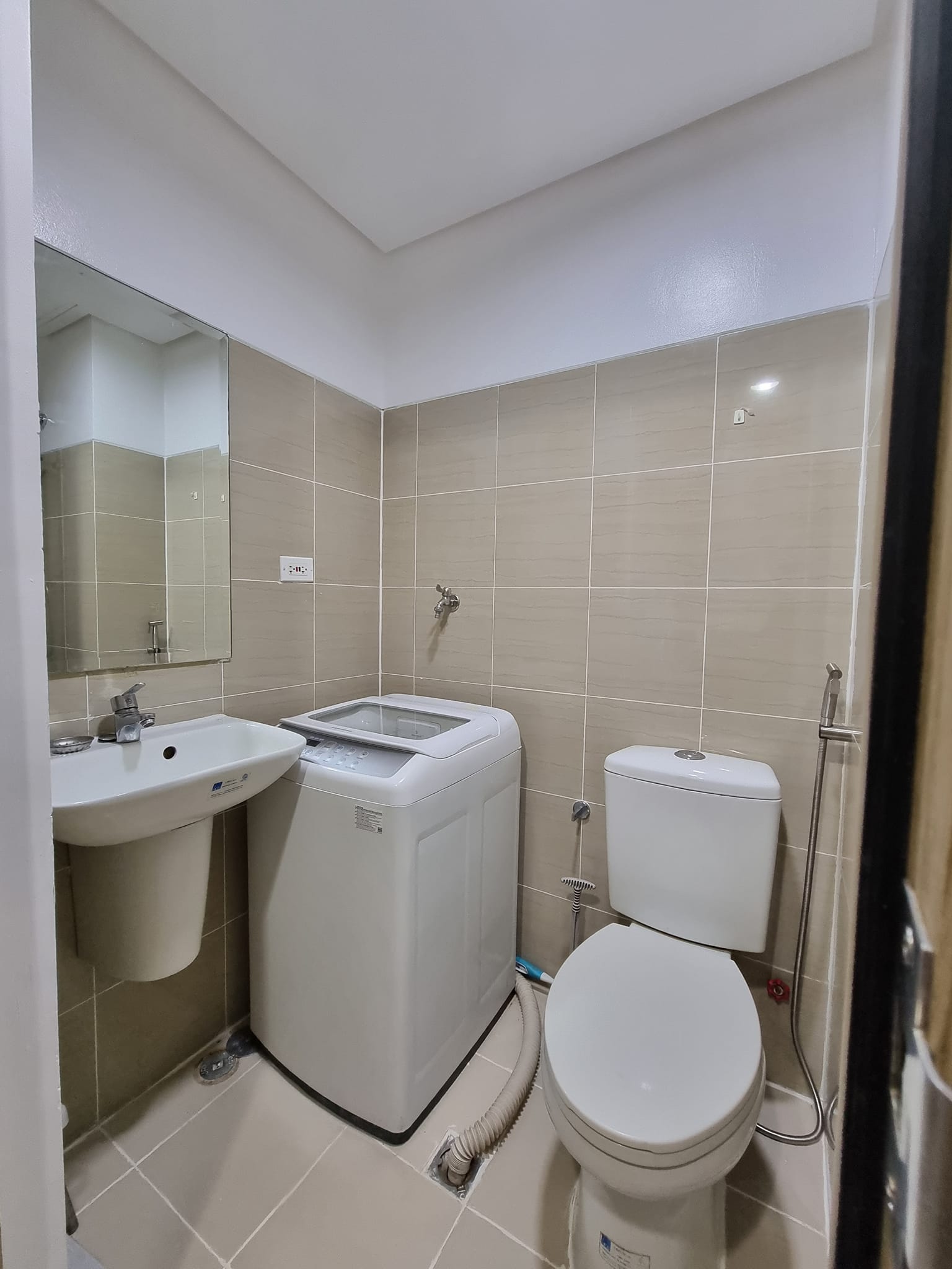 Shore Residences MOA 1Bedroom For Rent with balcony