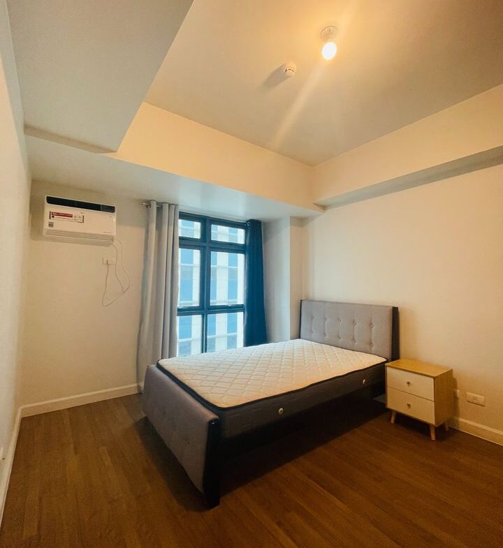 Solstice Tower Apartment & Condo Rentals - 1 Bedroom