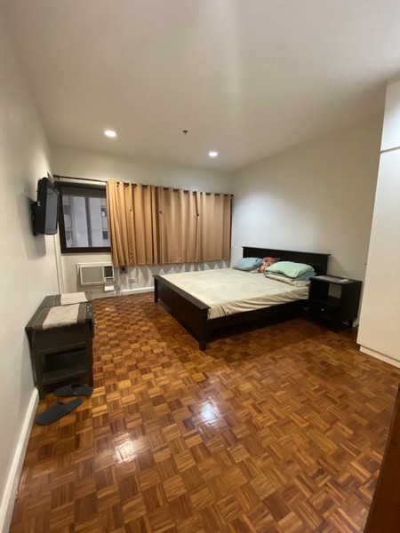 MAKATI 3 BEDROOMS FOR LEASE - SPACIOUS & FURNISHED apartment Ridge Makati