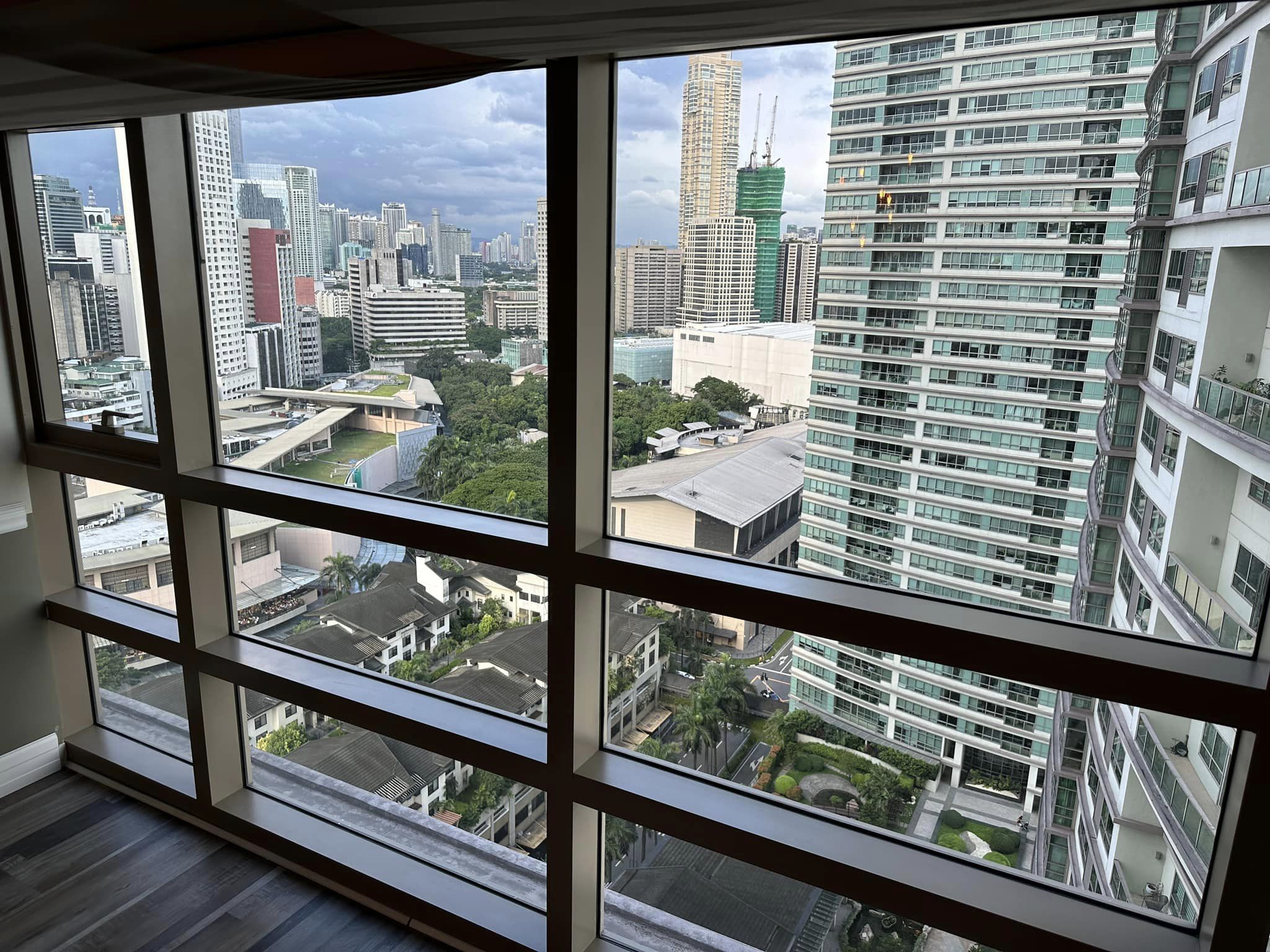 The Residences at Greenbelt 1 Bedroom Condo for Rent TRAG Makati