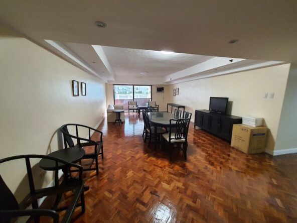 For Rent 2 Bedroom Condo with Balcony in Cosmopolitan Tower