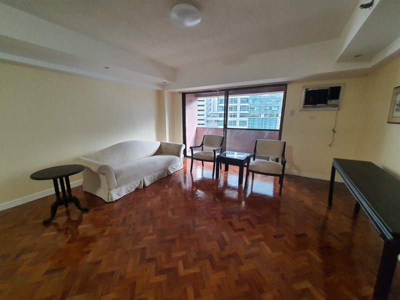 For Rent 2 Bedroom Condo with Balcony in Cosmopolitan Tower