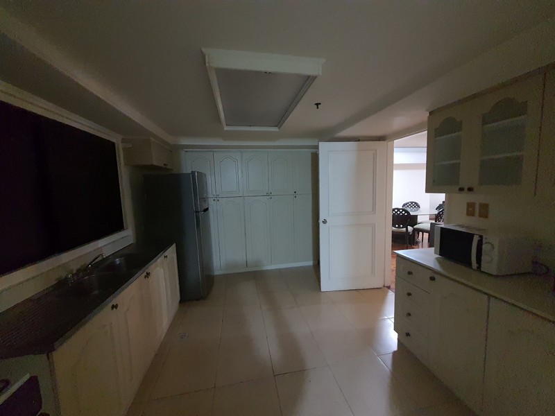 2 bedroom condo in Cosmopolitan Tower-Valero St. Salcedo Village Makati City