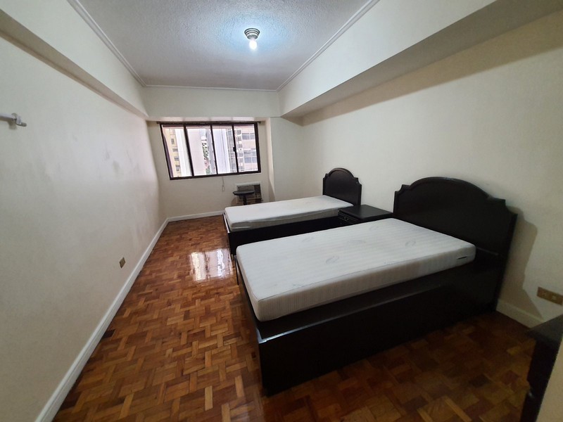 3 bedroom Renovated Unit in Cosmopolitan Tower-Valero St. Salcedo Village Makati City