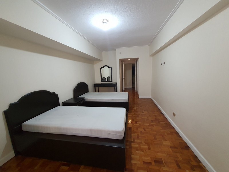 3 bedroom Renovated Unit in Cosmopolitan Tower-Valero St. Salcedo Village Makati City