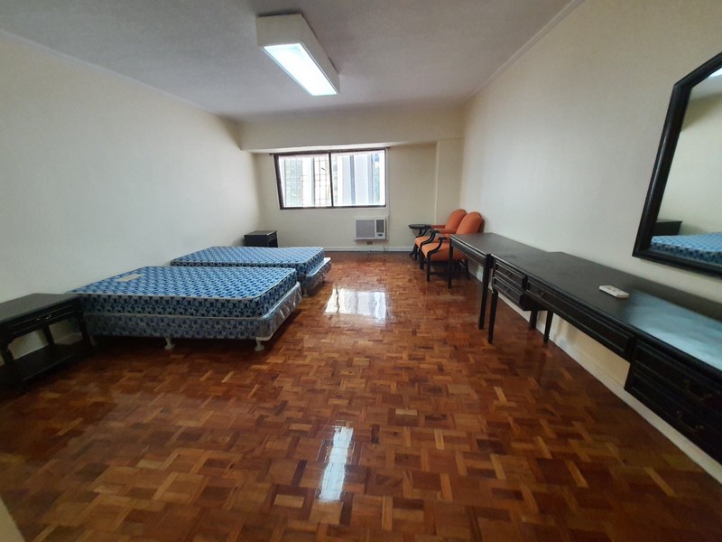 3 bedroom Renovated Unit in Cosmopolitan Tower-Valero St. Salcedo Village Makati City