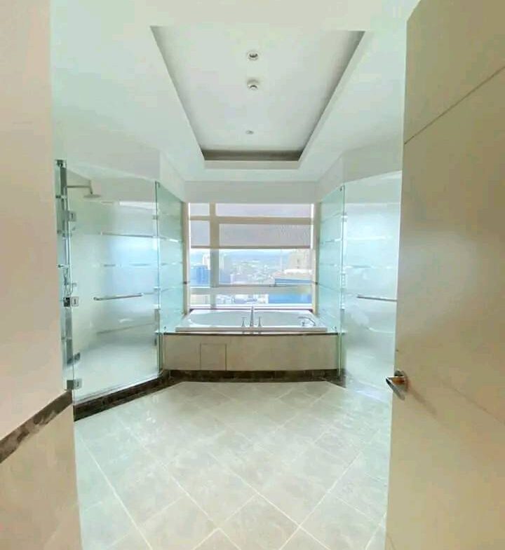 Penthouse PACIFIC PLAZA BGC Condo For Rent Fully furnished. Luxury condo Taguig City modern high floor in Fort Global City that is bi-level