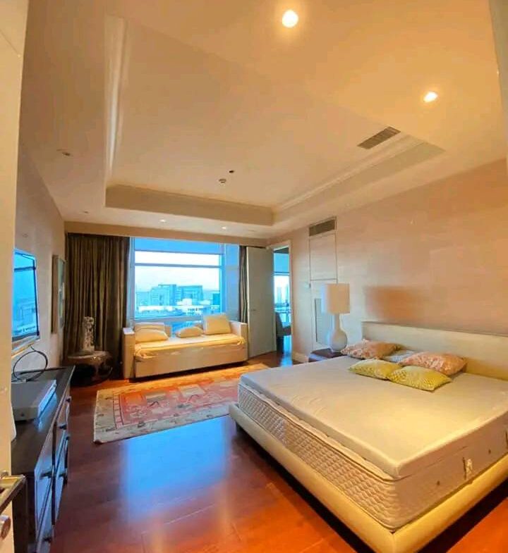 Penthouse PACIFIC PLAZA BGC Condo For Rent Fully furnished. Luxury condo Taguig City modern high floor in Fort Global City that is bi-level