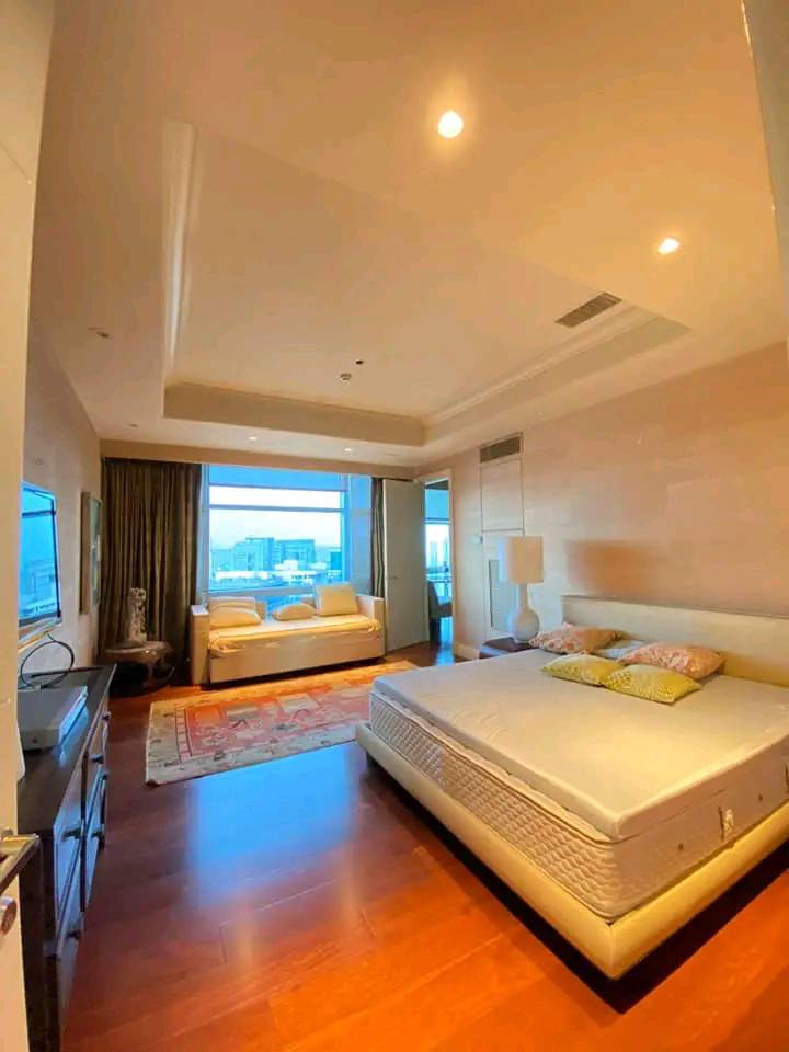 Penthouse PACIFIC PLAZA BGC Condo For Rent Fully furnished. Luxury condo Taguig City modern high floor in Fort Global City that is bi-level