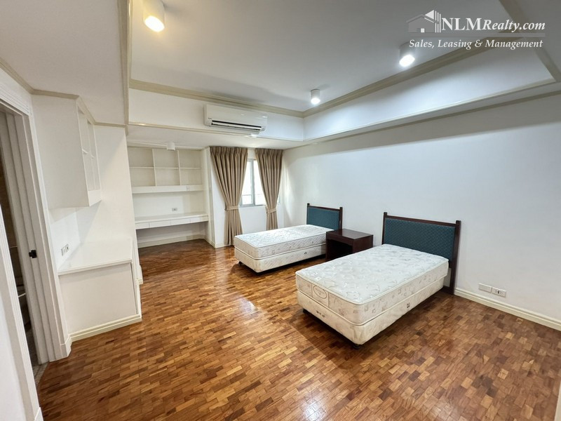 3 Bedrooms Condo For Rent in Salcedo Village, Makati .