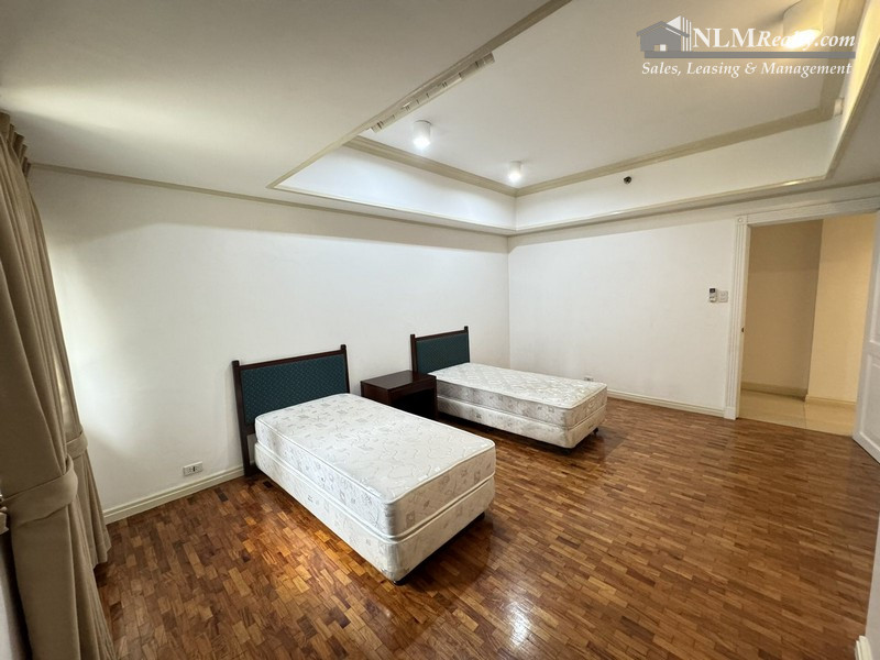 3 Bedrooms Condo For Rent in Salcedo Village, Makati .