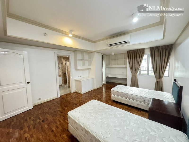 3 Bedrooms Condo For Rent in Salcedo Village, Makati .