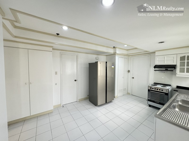 3 Bedrooms Condo For Rent in Salcedo Village, Makati .