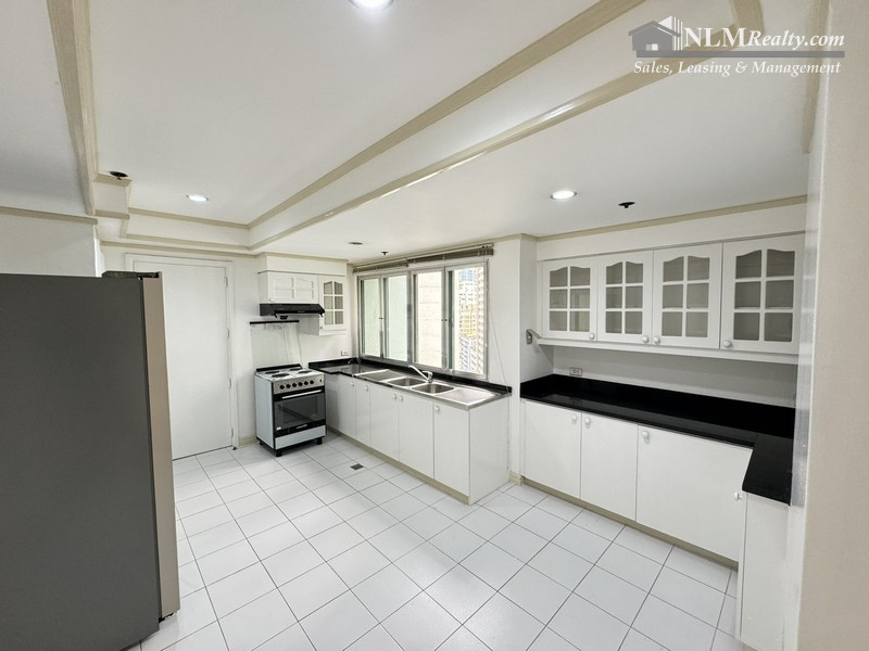 3 Bedrooms Condo For Rent in Salcedo Village, Makati .