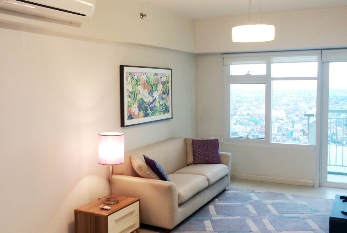 Two Serendra Condo for Lease Red Oak Tower 1 Bedroom