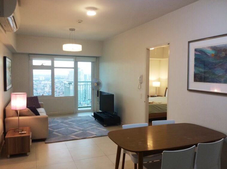 Two Serendra Condo for Lease Red Oak Tower 1 Bedroom