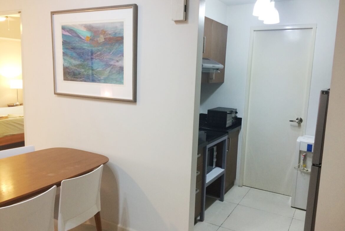 Two Serendra Condo for Lease Red Oak Tower 1 Bedroom