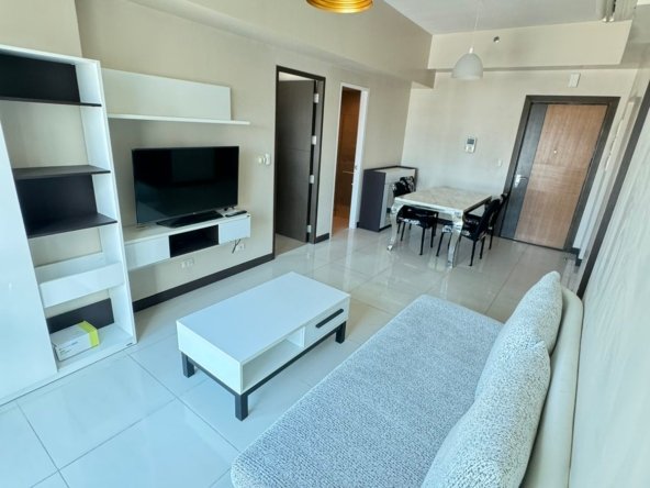 FIRE SALE 2 Bedroom 8 Forbes Town Road BGC Taguig