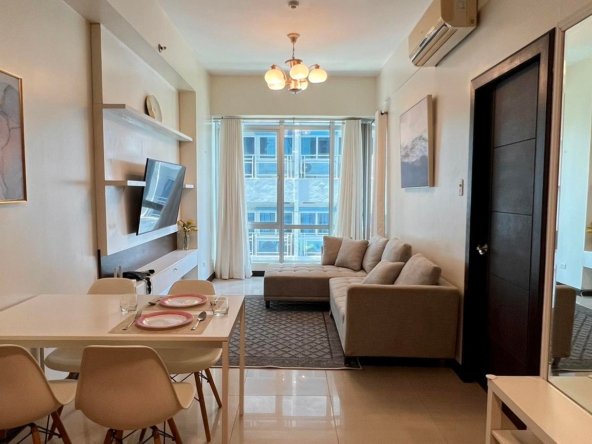 FOR RENT: 1BR Grand Hamptons in Fort Bonifacio BGC