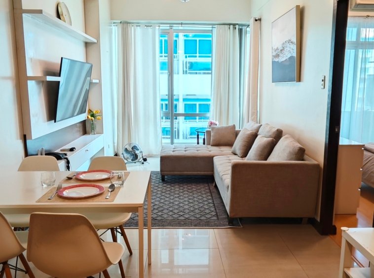 FOR RENT: 1BR Grand Hamptons in Fort Bonifacio BGC