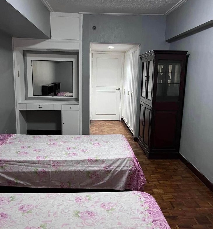 2BR Condominium for Rent Salcedo Village,Makati Cosmopolitan Tower