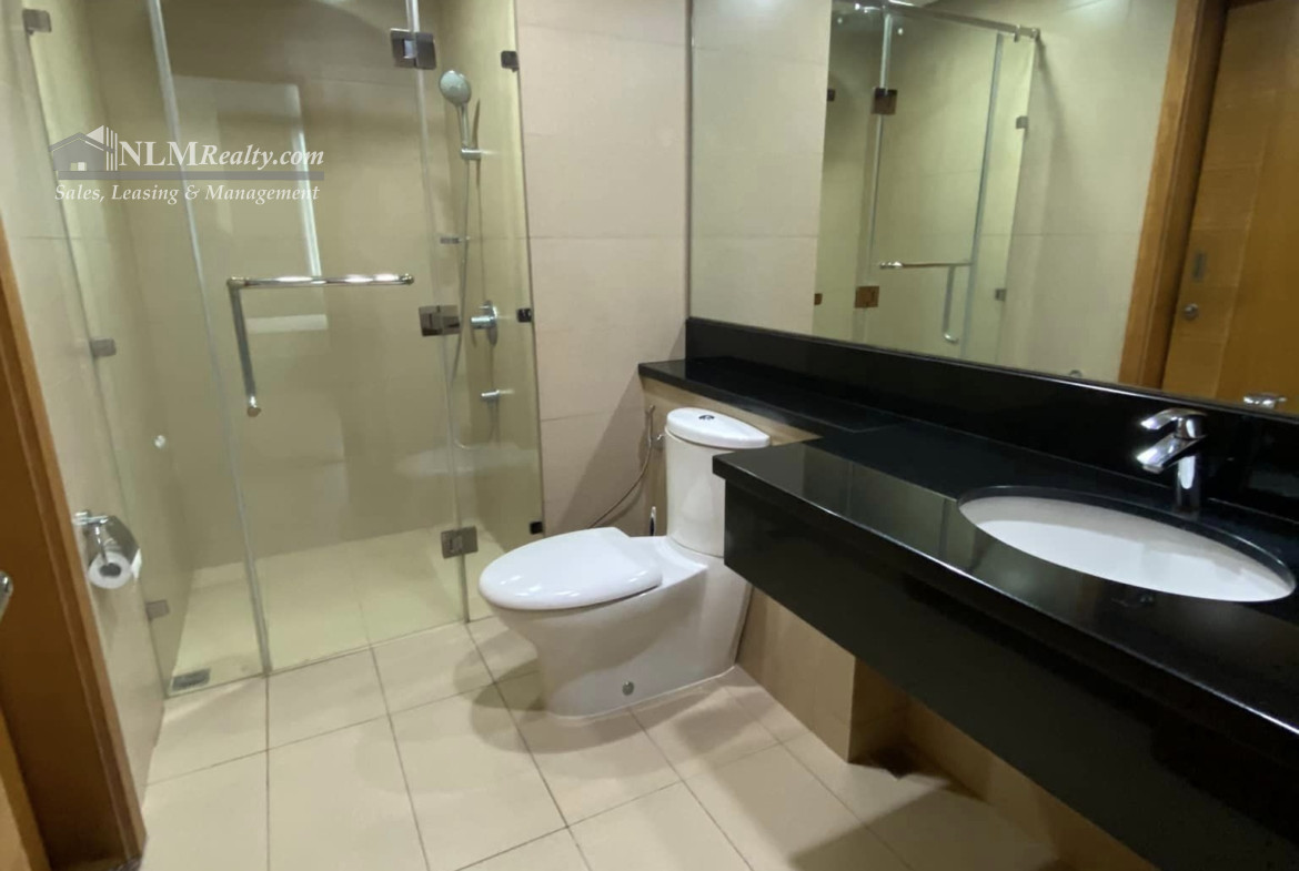 FOR LEASE in PARK TERRACES 1BR Condo in Makati