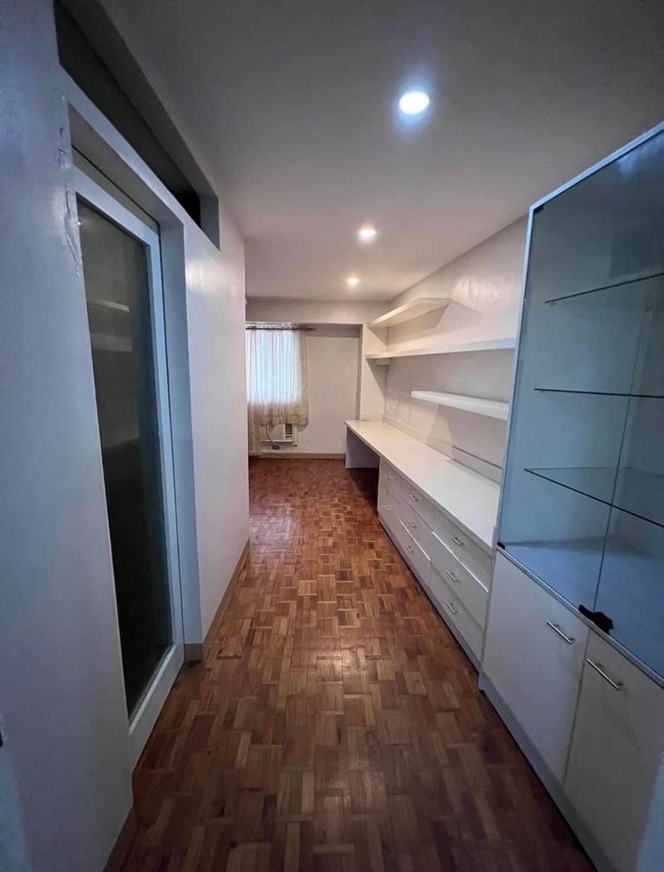 2BR Condominium for Rent Salcedo Village,Makati Cosmopolitan Tower