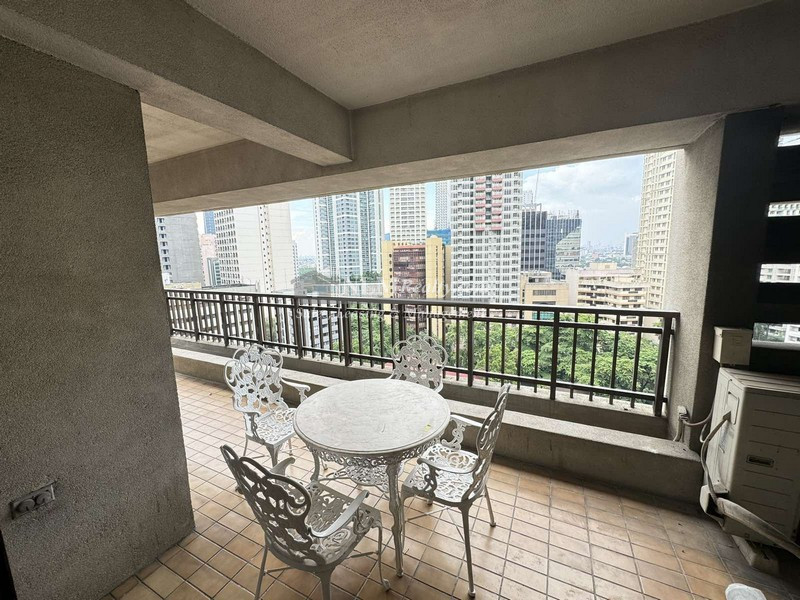 3 Bedrooms Condo For Rent in Salcedo Village, Makati .