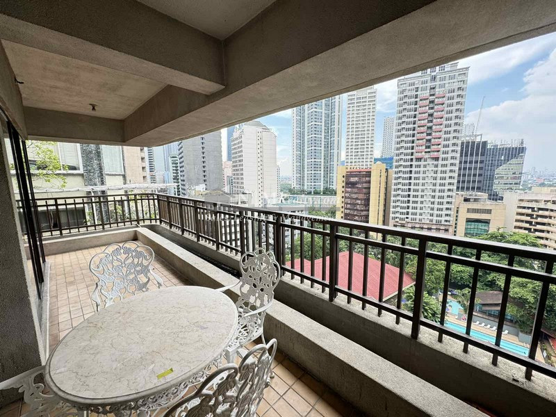 3 Bedrooms Condo For Rent in Salcedo Village, Makati .