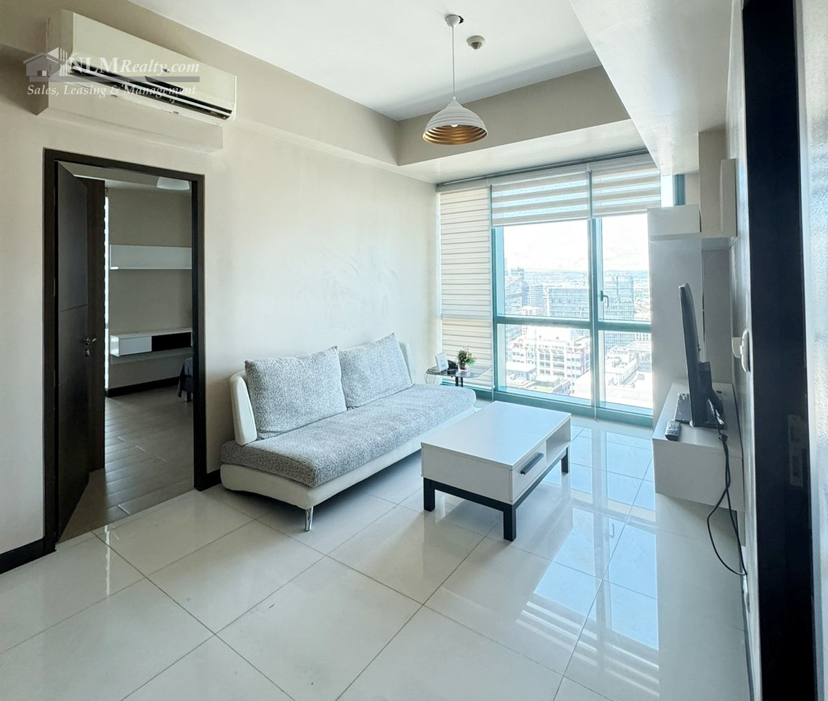 FIRE SALE 2 Bedroom 8 Forbes Town Road BGC Taguig