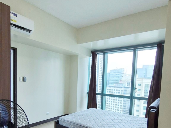 8 Forbestown Road 1BR Lease Condo in Fort Bonifacio BGC