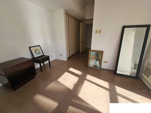 Semi Furnished 2BR for SALE in One Lafayette Square Makati