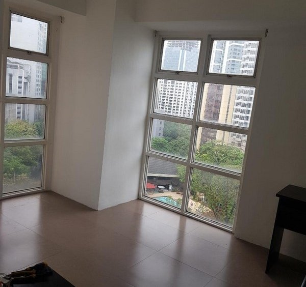 Semi Furnished 2BR for Rent in One Lafayette Square Makati