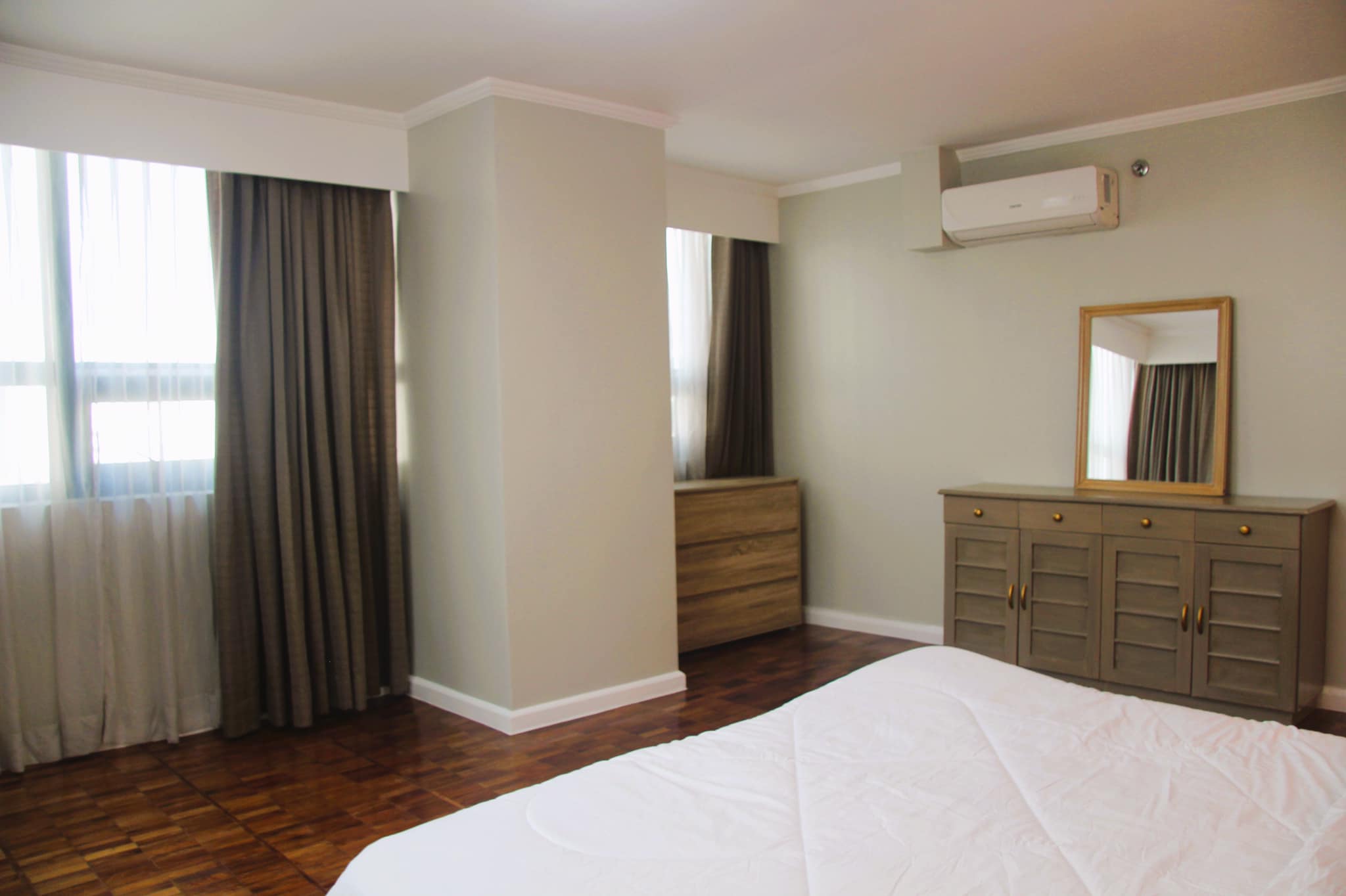 Newly Renovated Classica Tower 2BR Furnished for Rent