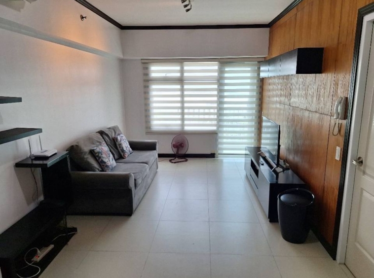 Two Serendra Condo 1BR for Lease Red Oak Tower 1 Bedroom