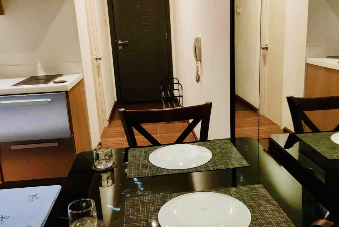 Knightsbridge studio for rent with balcony in Makati