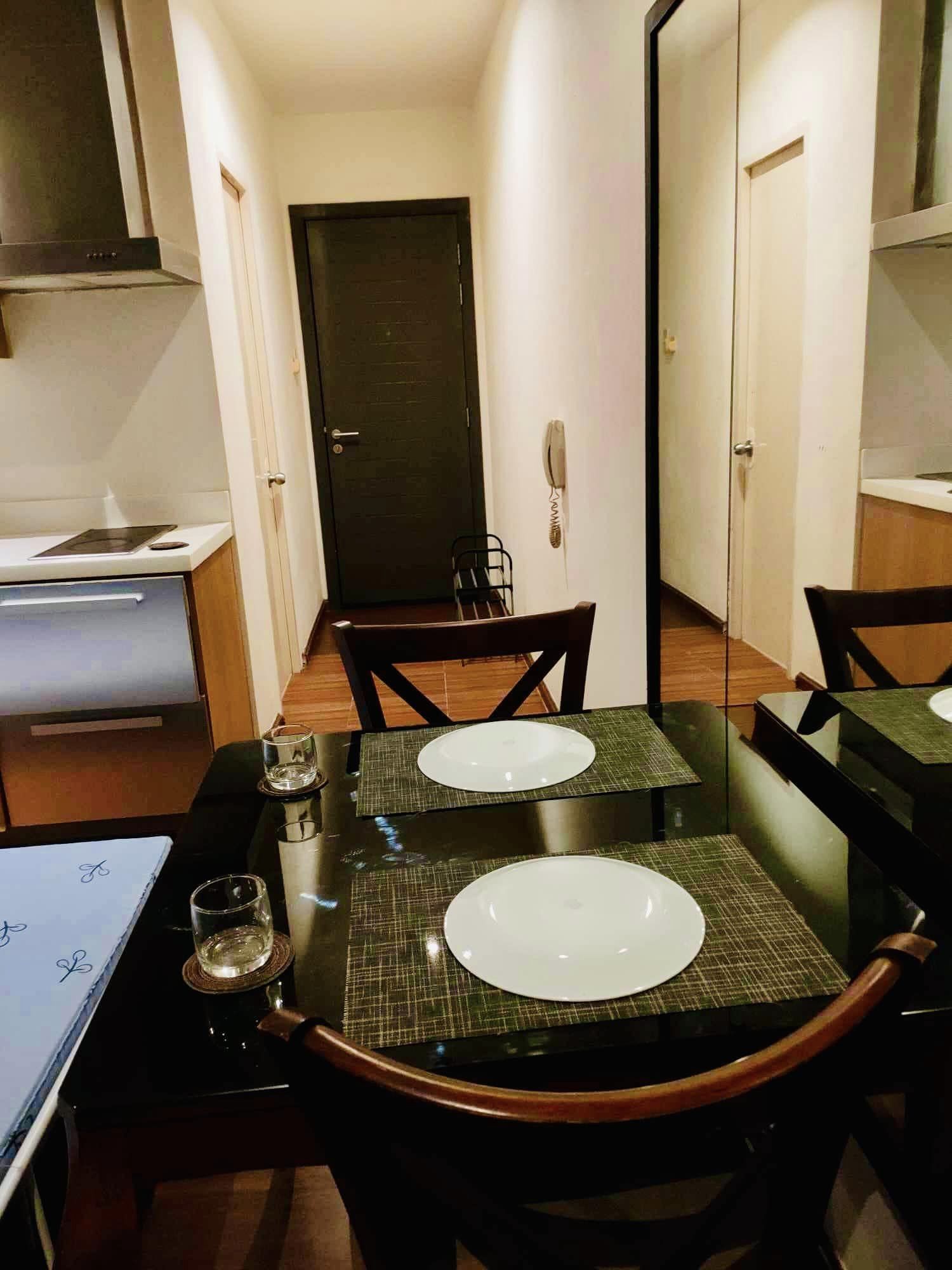 Knightsbridge studio for rent with balcony in Makati