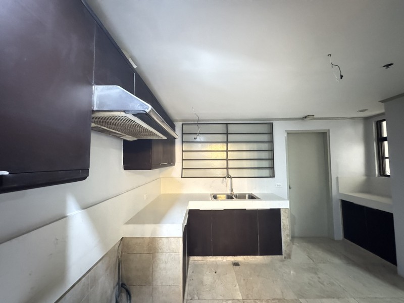 3BR Condo Unit for Rent in Crown Tower in Salcedo Makati