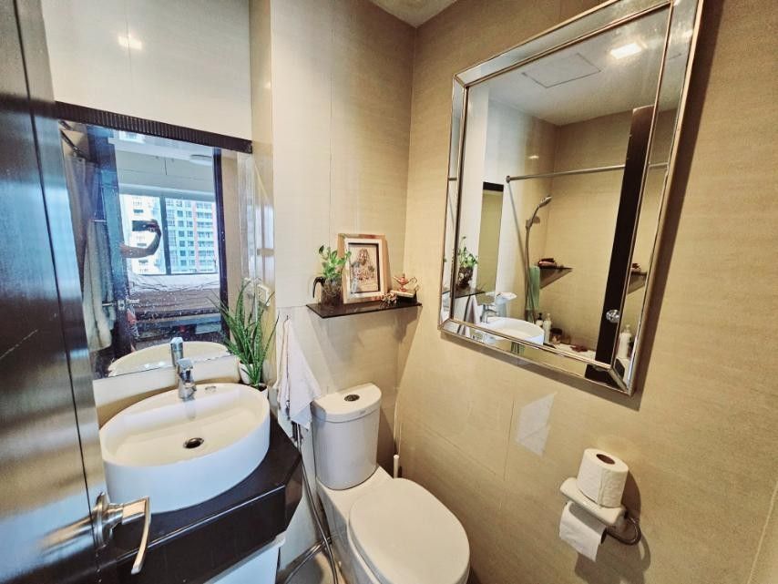 FIRE SALE ONE CENTRAL 1BR CONDO FOR SALE MAKATI