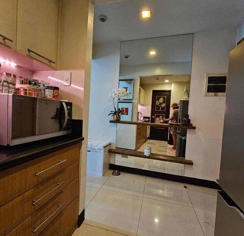 FIRE SALE ONE CENTRAL 1BR CONDO FOR SALE MAKATI