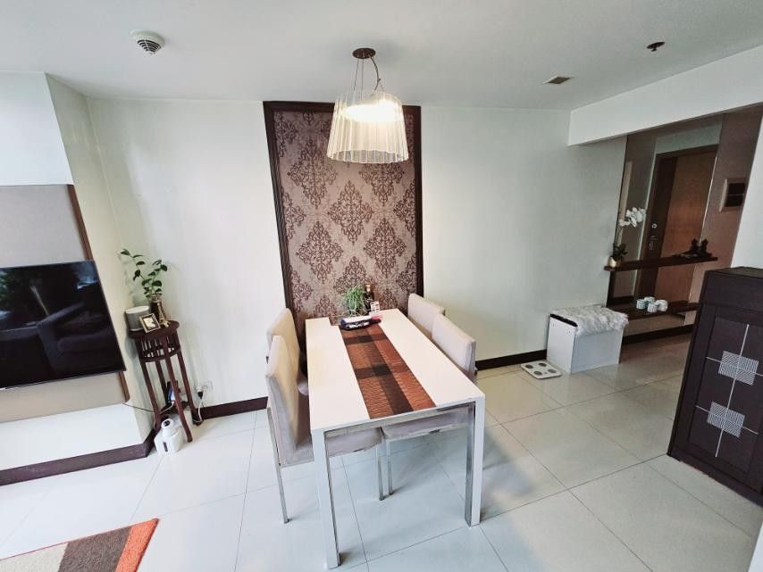 FIRE SALE ONE CENTRAL 1BR CONDO FOR SALE MAKATI