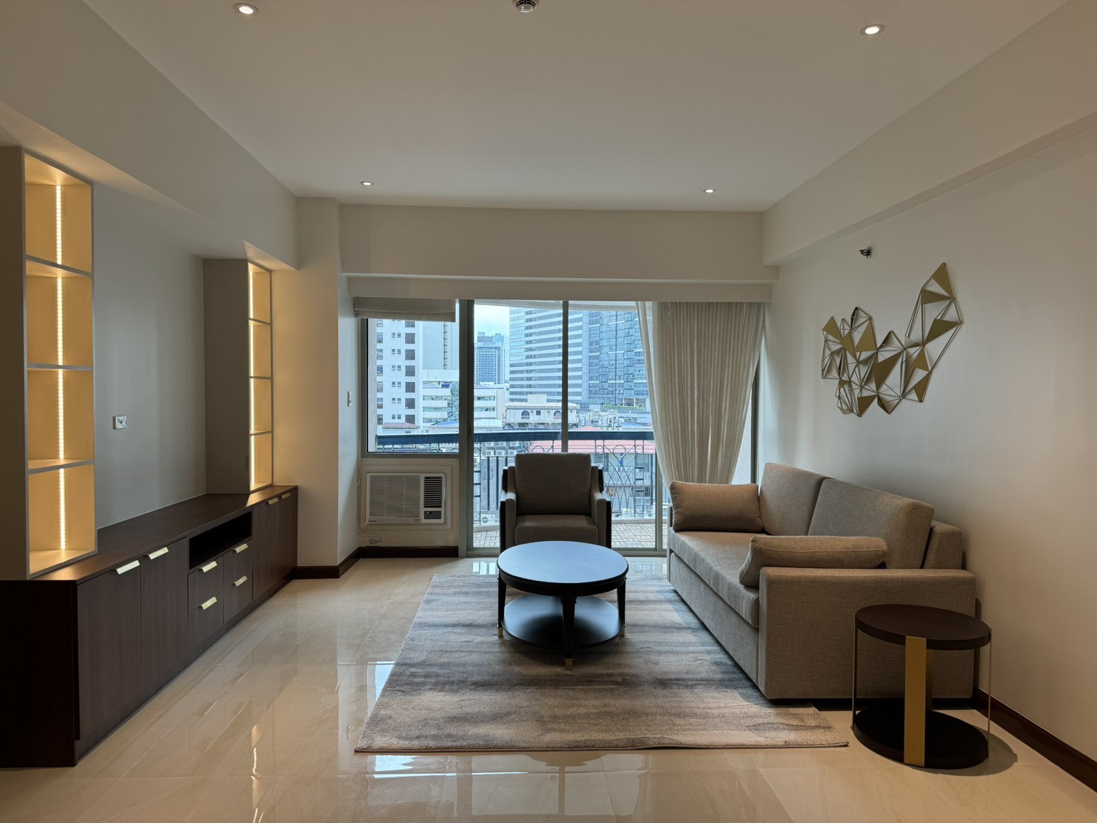 Makati pet friendly 2BR condo for Lease company or personal