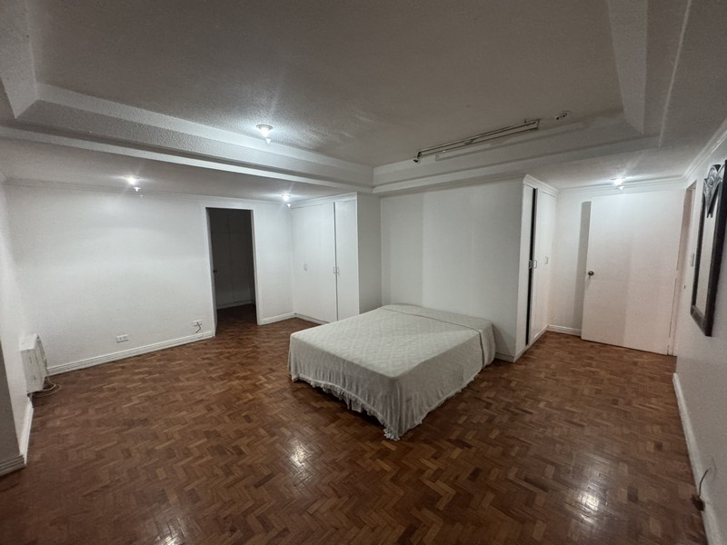 For sale: 3 Bedrooms Condo in Salcedo Village, Makati