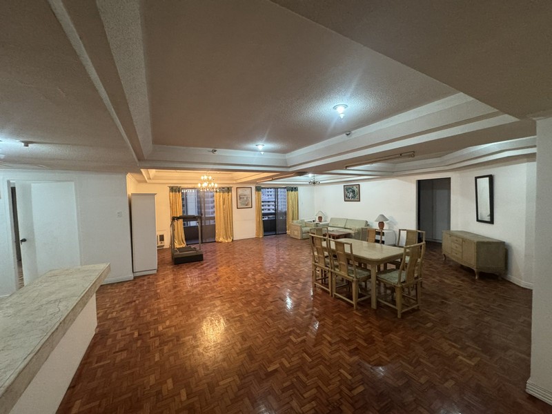 For sale: 3 Bedrooms Condo in Salcedo Village, Makati