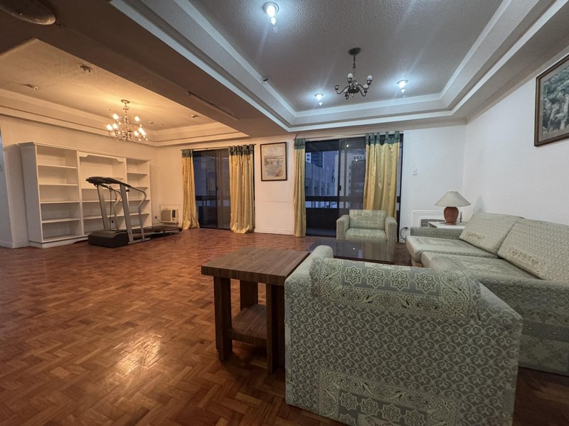 For sale: 3 Bedrooms Condo in Salcedo Village, Makati