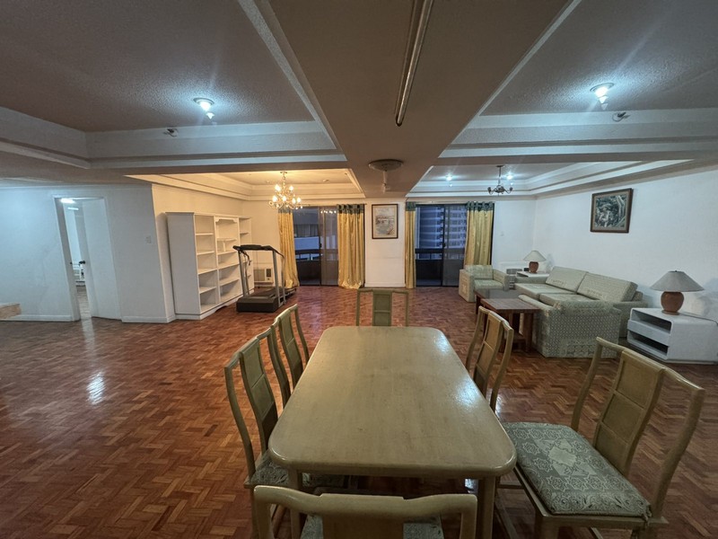 For sale: 3 Bedrooms Condo in Salcedo Village, Makati